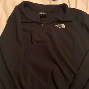 Womens black fleece north face pull over!